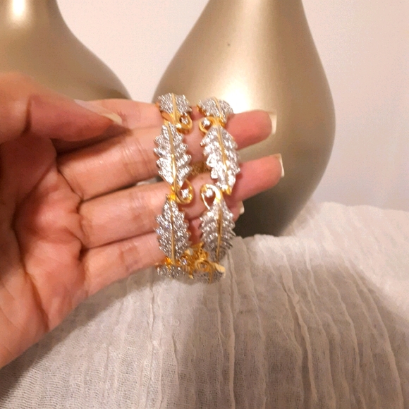 BANGLES - Picture 3 of 4